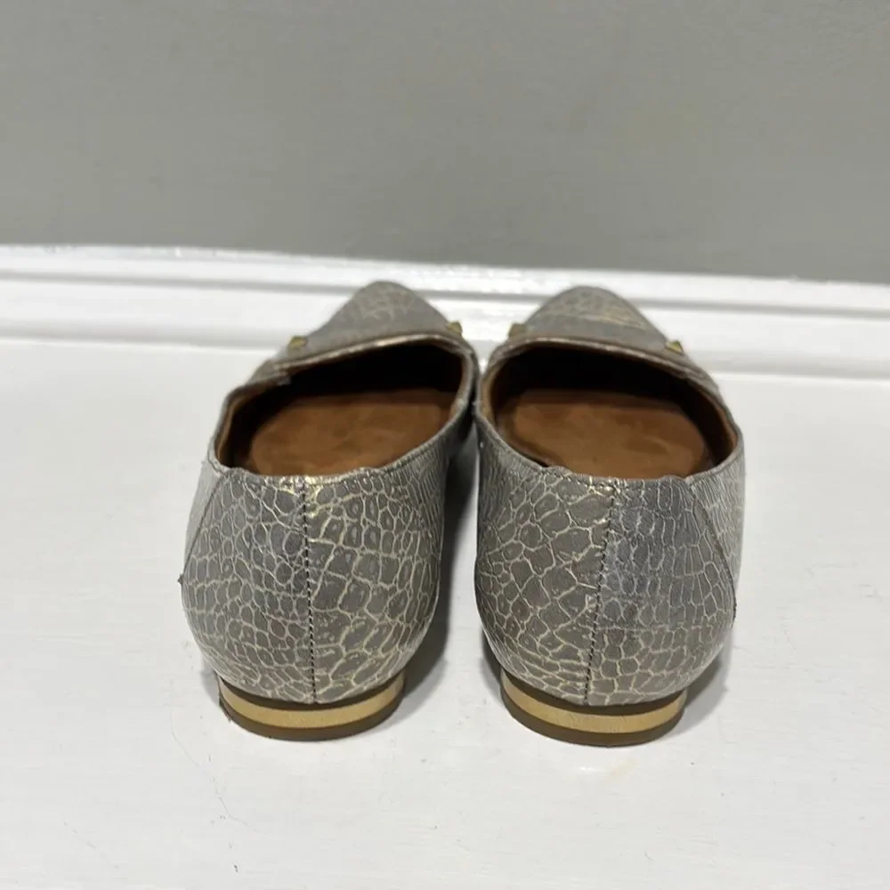 Snakeskin Textured Women's Gray & Gold Flats w/ Gold Accents size 7.5